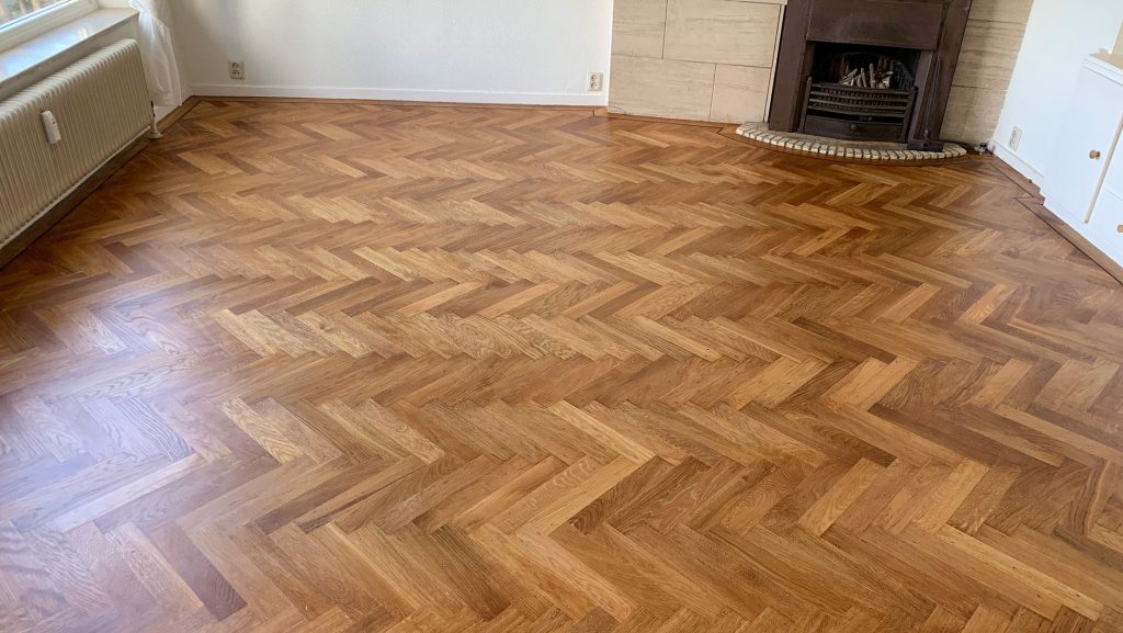 Deze eikenhouten vloer is behandeld met olie.