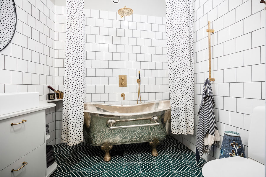 badkamer groene tegels smaragdgroene patroontegels op vloer