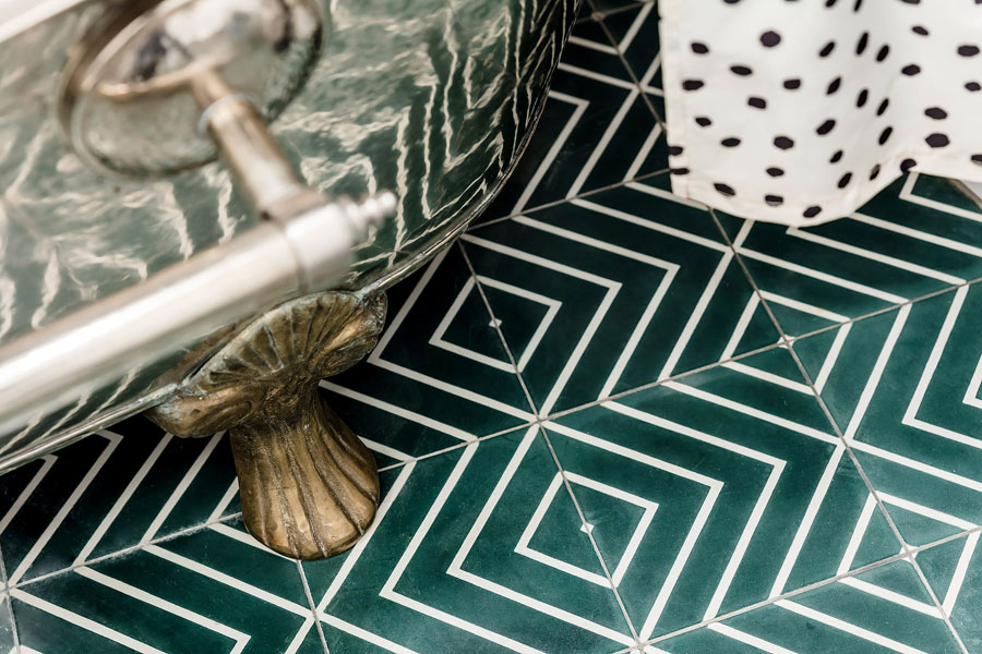 badkamer groene tegels smaragdgroene patroontegels op vloer