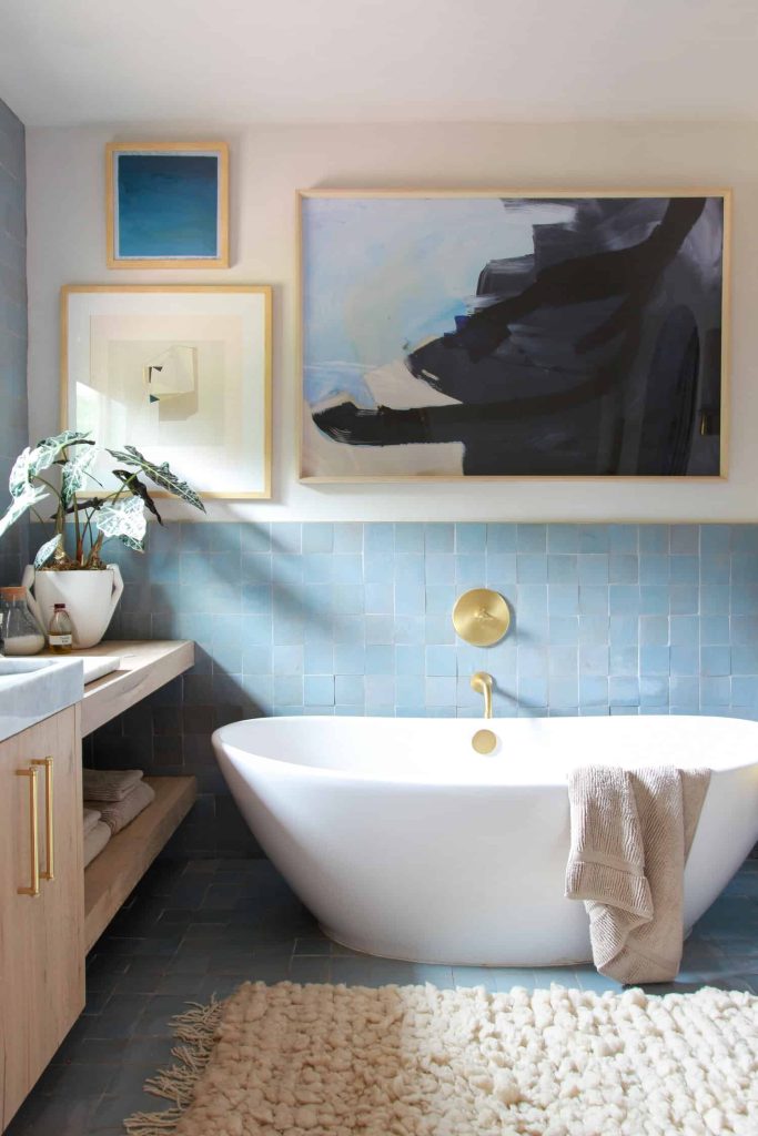 blauwe tegels badkamer