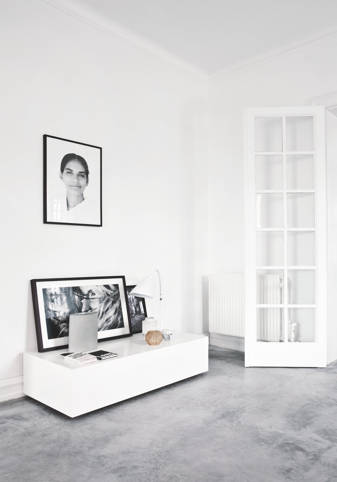 Deens minimalistisch interieur vol met designmeubelen