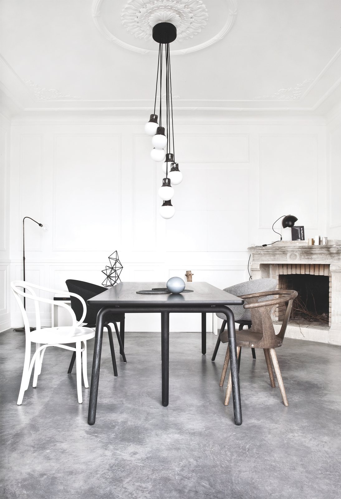Deens minimalistisch interieur vol met designmeubelen