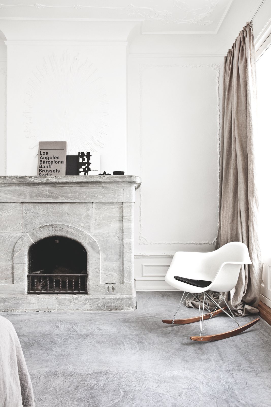 Deens minimalistisch interieur vol met designmeubelen