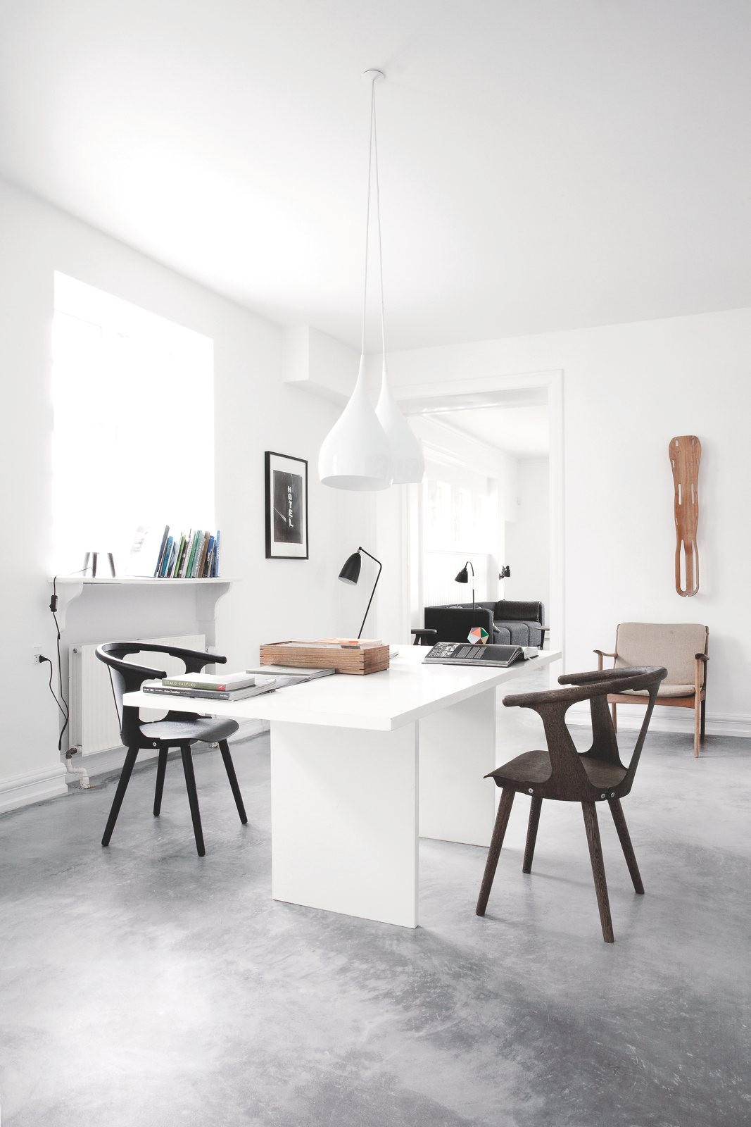 Deens minimalistisch interieur vol met designmeubelen