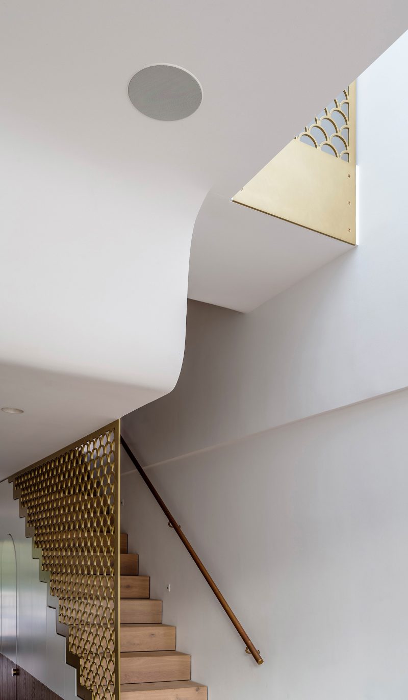 Deze jaren '50 woning is luxe, modern en romantisch chique geworden!