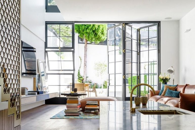 Deze jaren '50 woning is luxe, modern en romantisch chique geworden!