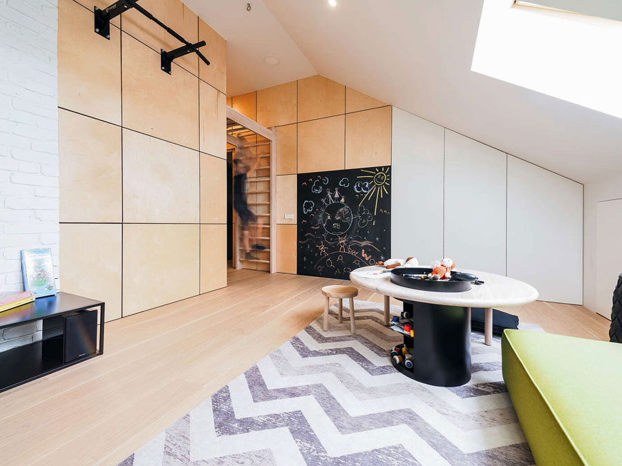 Deze moderne kindvriendelijke woonkamer moet je zien!