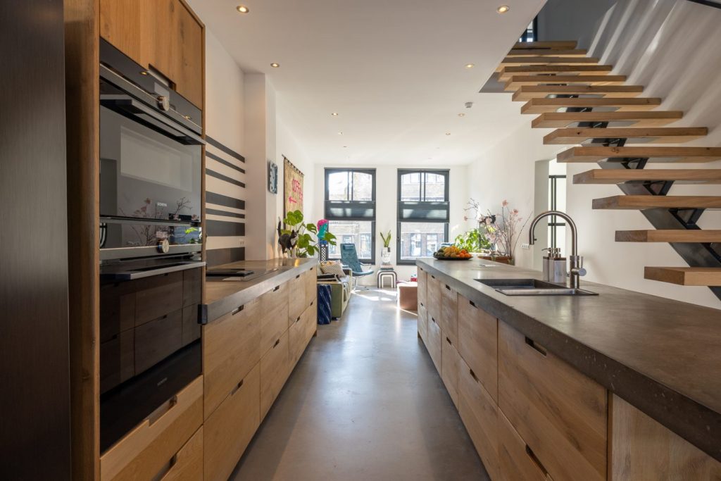 donkere betonnen werkblad keuken