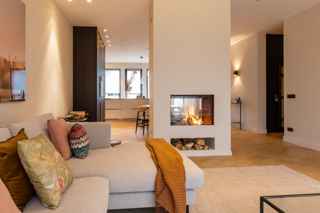 doorkijkhaard als scheidingwand