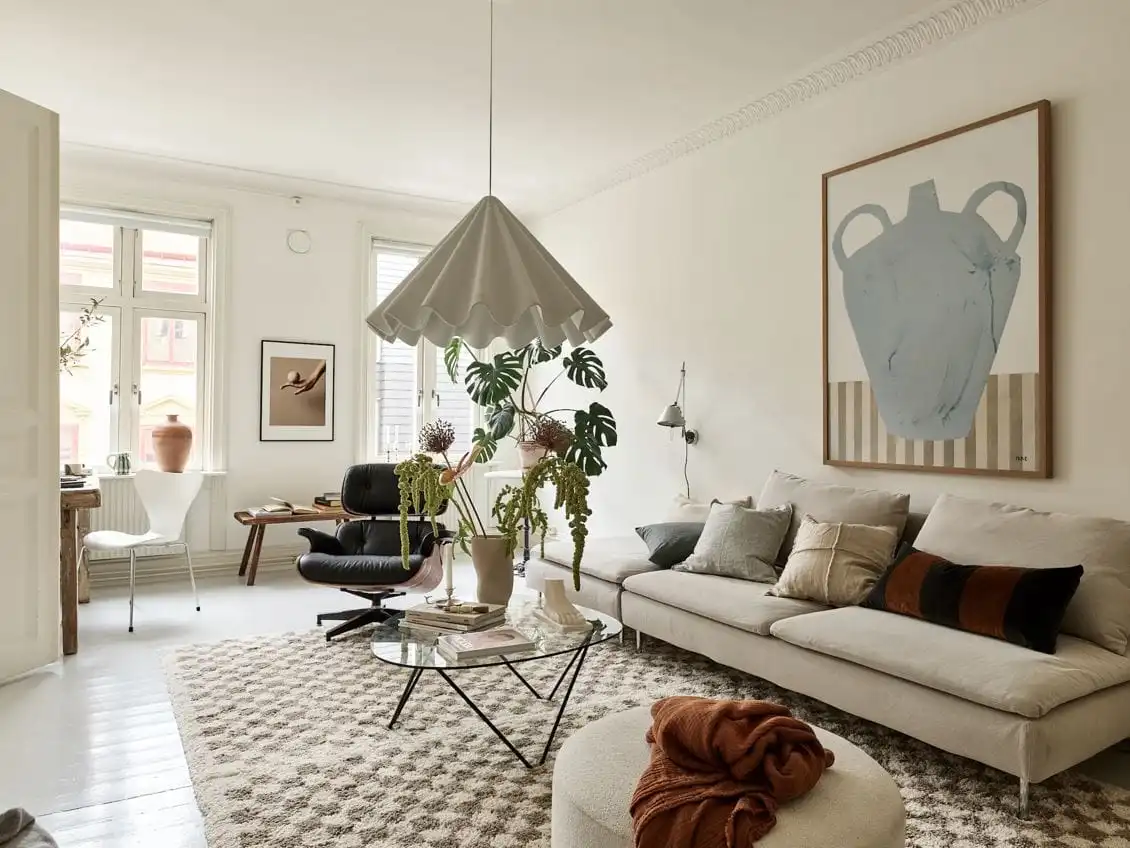 De iconische Eames Lounge Chair is altijd een goed idee, in elke zithoek, in elke woonkamer, en in elke interieurstijl.