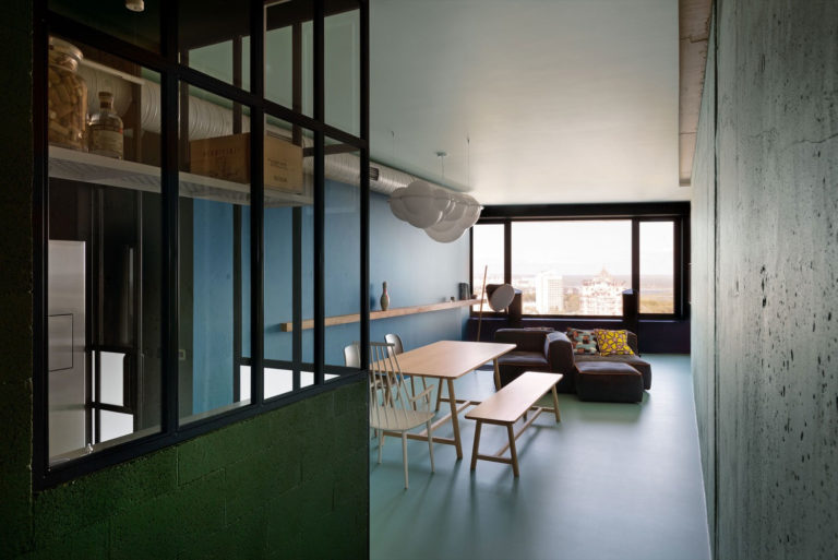 eethoek houten scandinavische eetbank stoelen