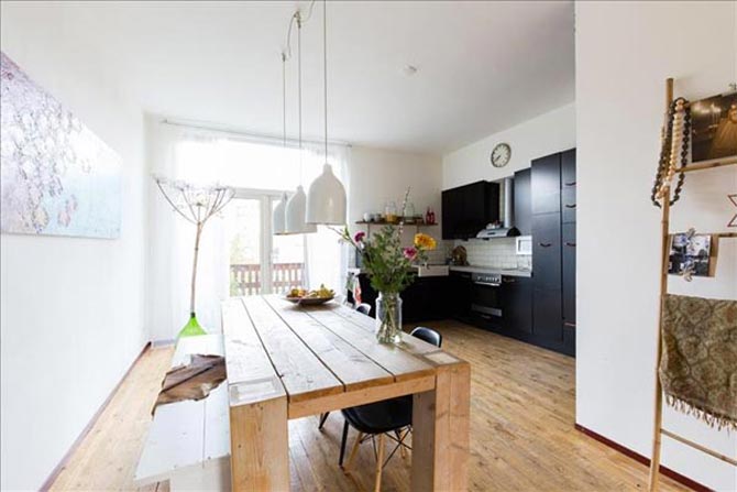 eethoek met witte eetbank