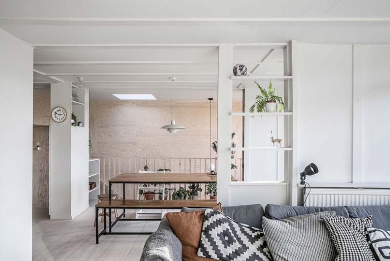 eethoekje met eetbank hout staal