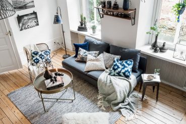 Gezellige herfst woonkamer met eethoek