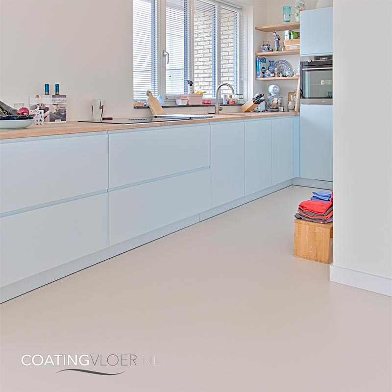 De strakke PU Green Line gietvloer in een strakke moderne keuken. De strakke PU Green Line gietvloer in een strakke moderne keuken.