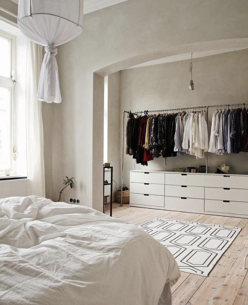 grote kledingroede maken boven ladekasten steigerbuizen