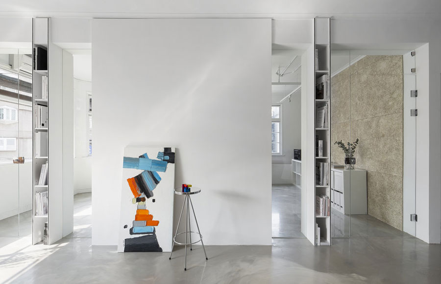 Het moderne en minimalistische kantoor van ontwerpbureau Studio In2