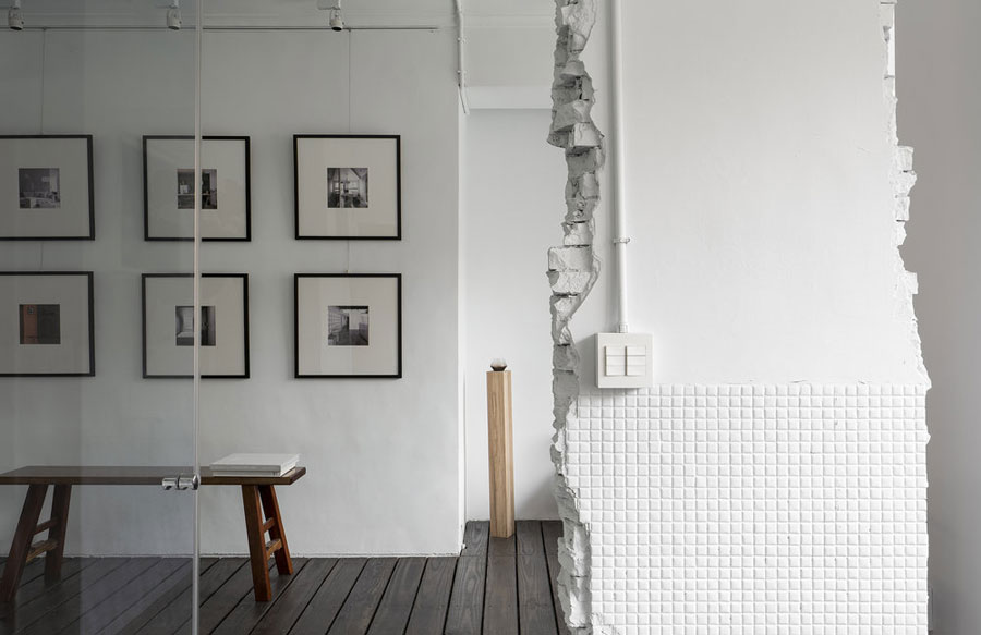 Het moderne en minimalistische kantoor van ontwerpbureau Studio In2