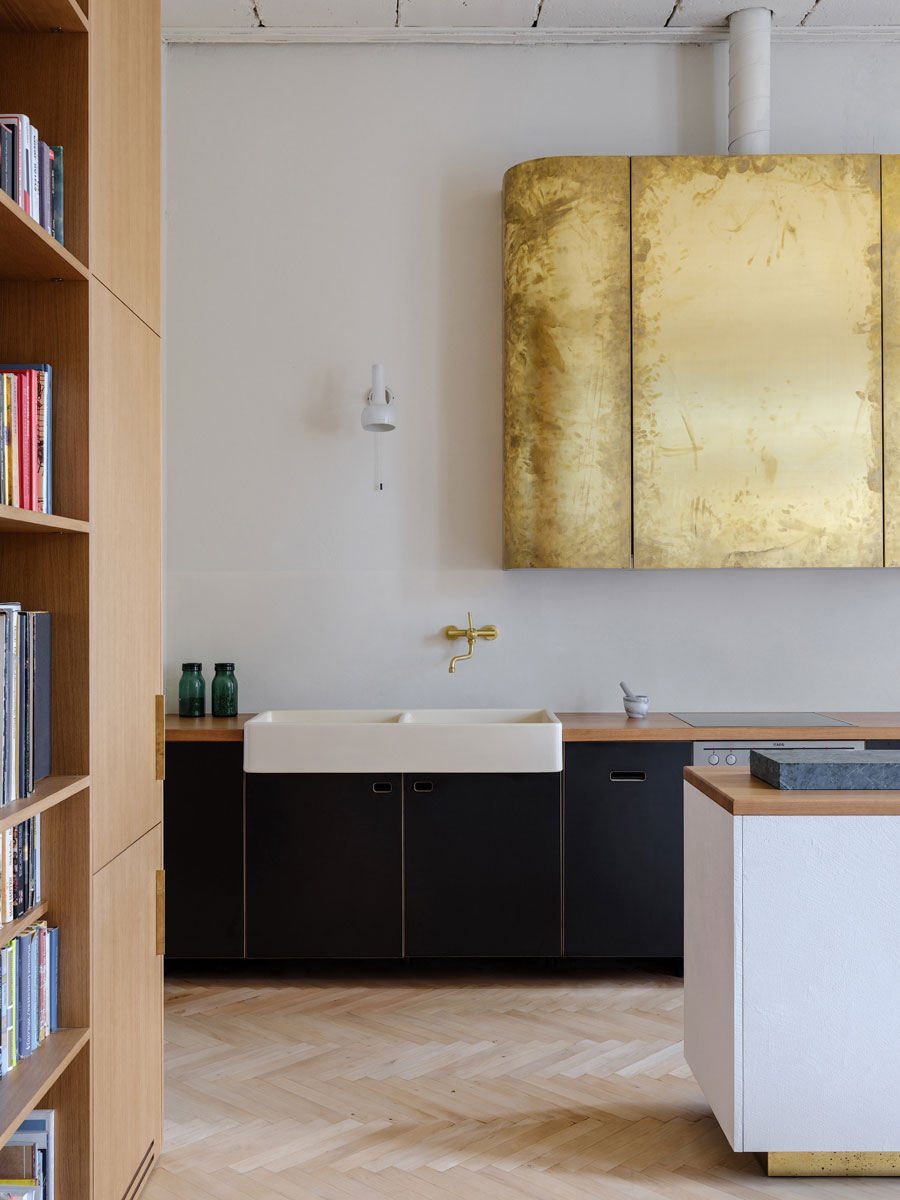 Het mooie karakteristieke vintage appartement van filmregisseur Marc Raymond Wilkins