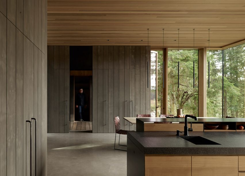 houten keuken plafond betonlook vloer