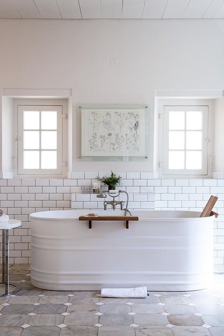 Houten plankje op het bad