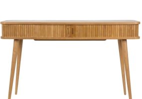 houten scandinavische sidetable achter bank