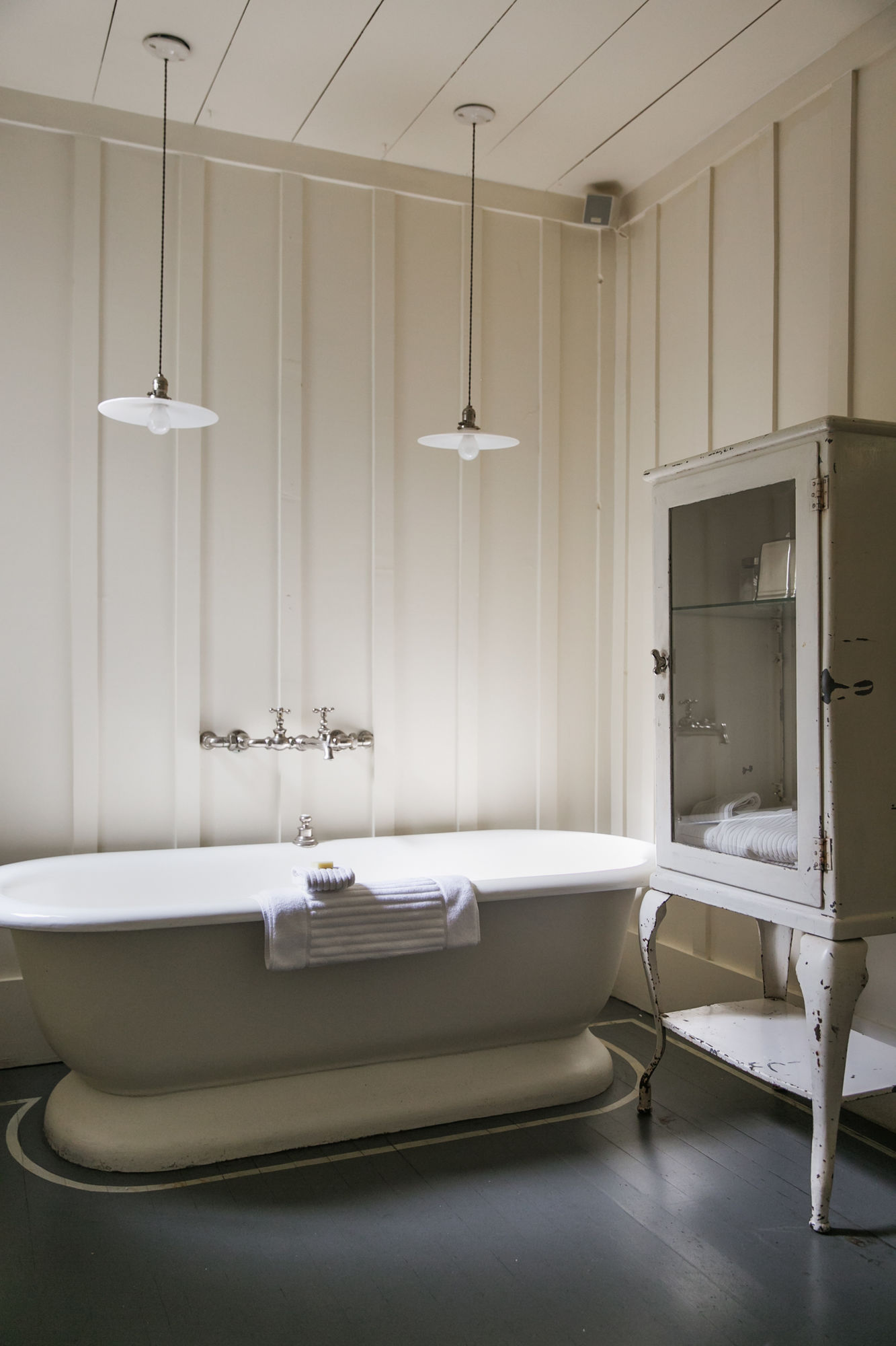 houten vloer badkamer donkergrijs verven