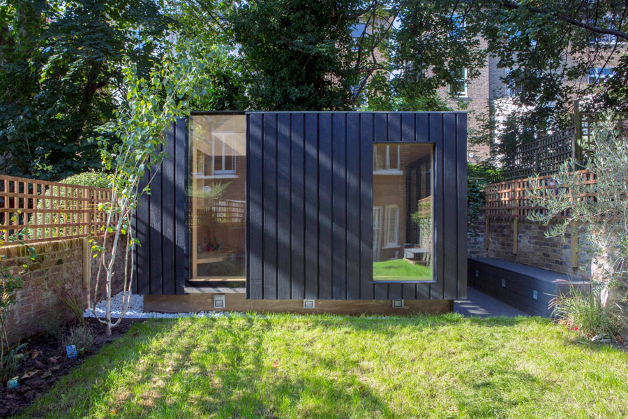 In dit tuinhuisje is een combinatie van yogastudio en werkplek  gecreëerd!