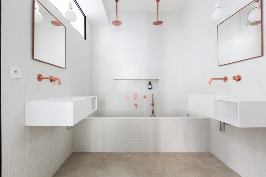 inbouwbad minimalistische badkamer