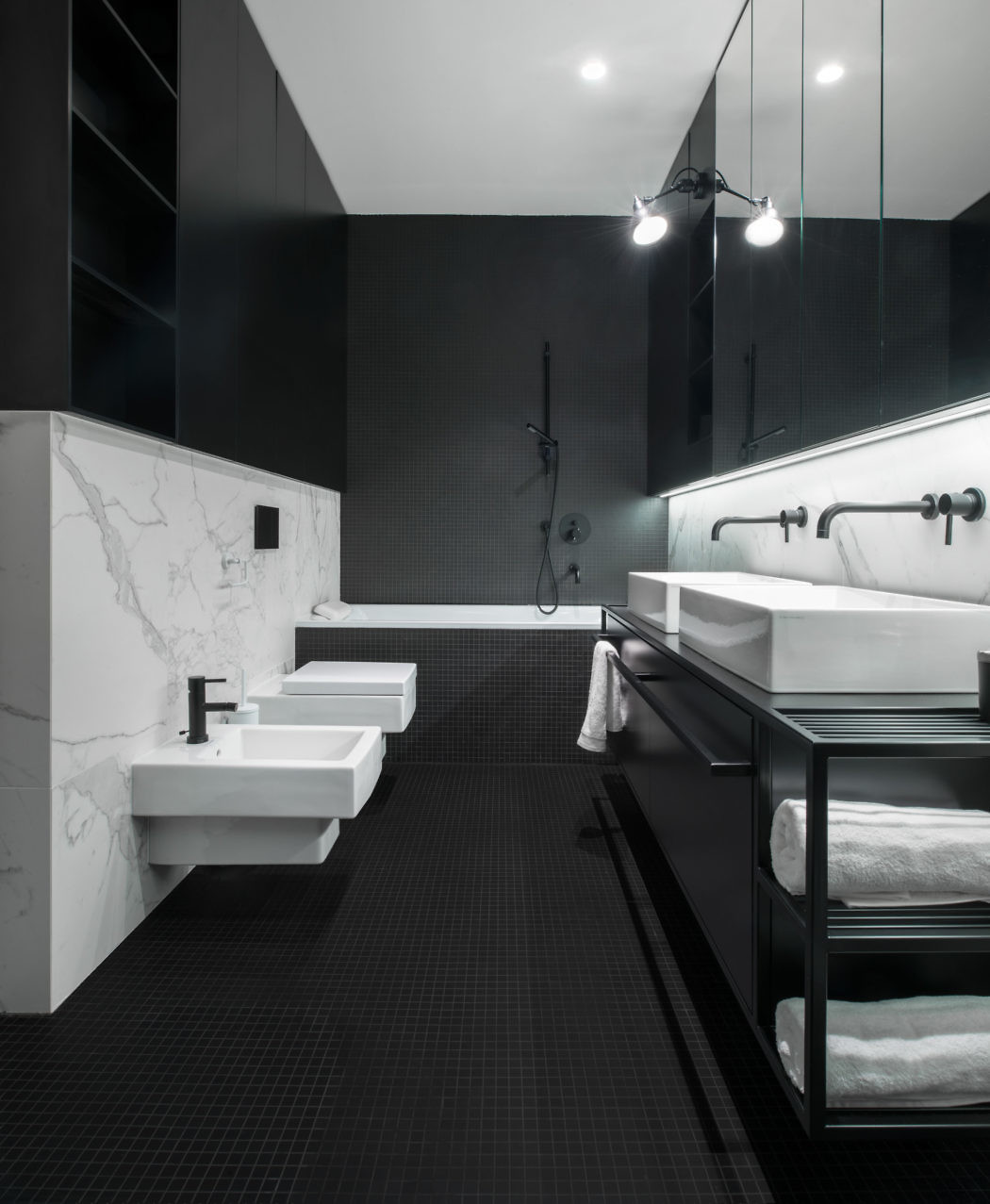 inbouwbad moderne badkamer