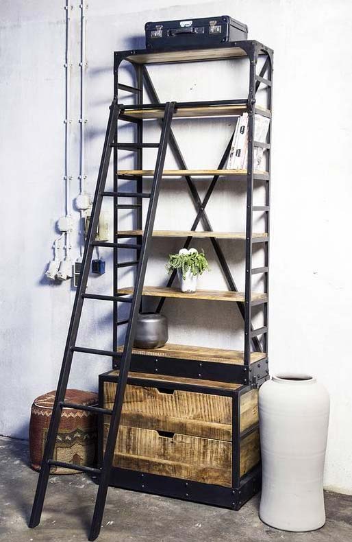 industriele boekenkast met ladder