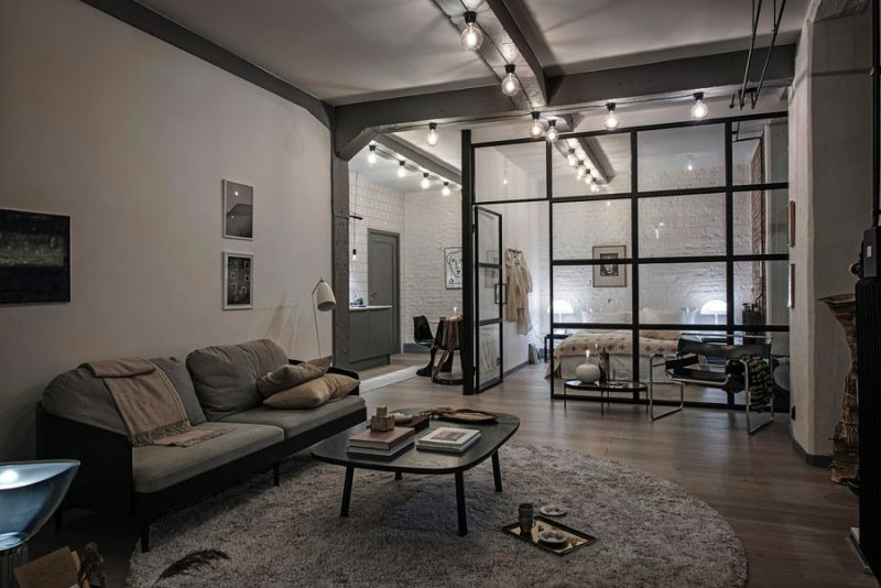 Een geweldig mooi en stoer industrieel woonkamer ontwerp met neutrale kleuren en stoere industriële details.