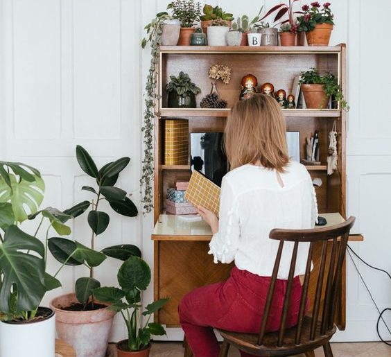 uitgeklapte vintage secretaire