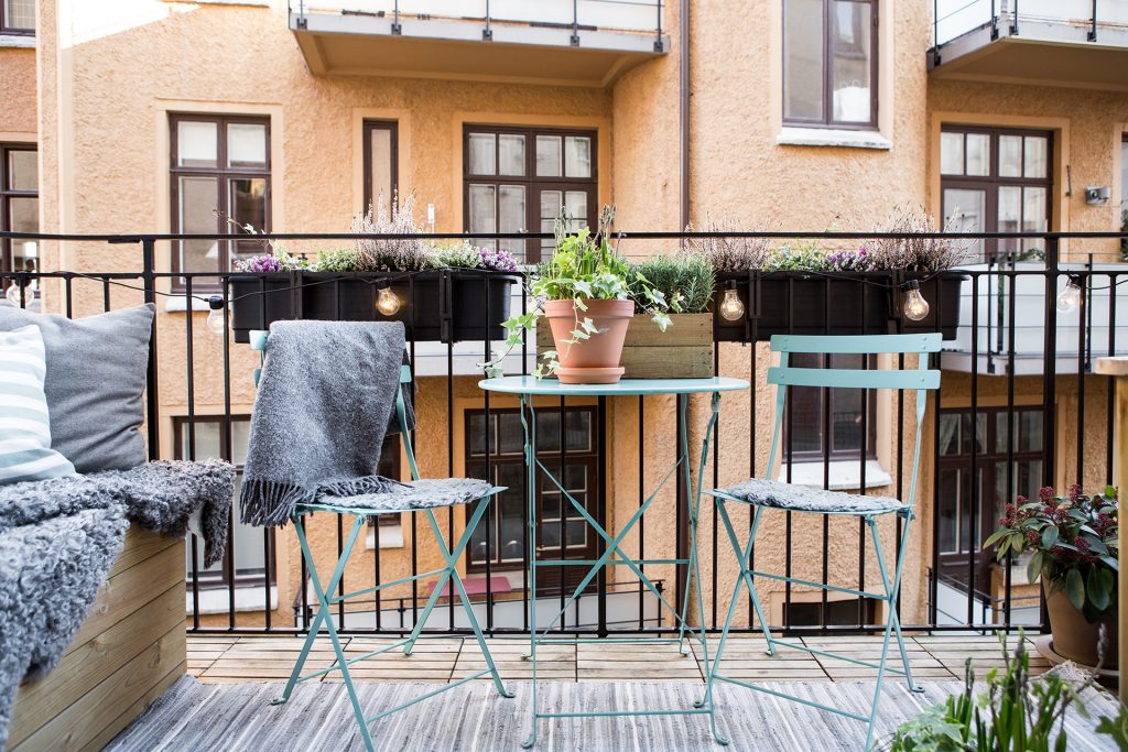 inklapbare-tafel-stoelen-balkon