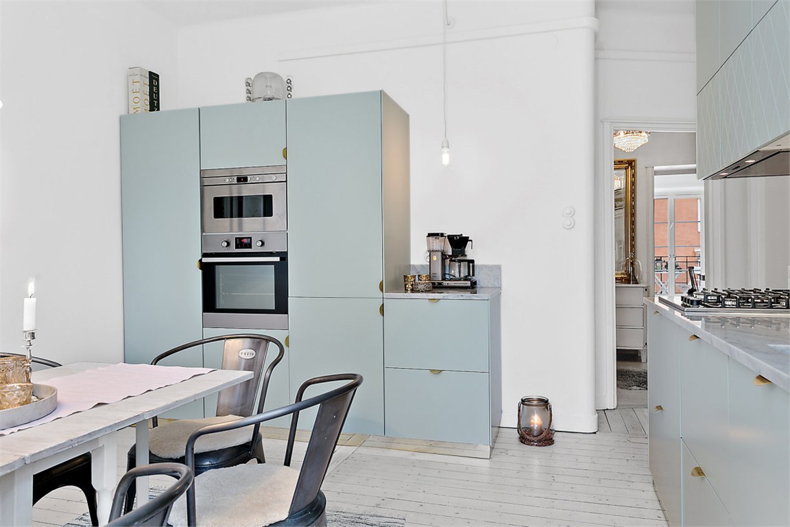 Keuken met een andere kleur plint Keuken met een andere kleur plint