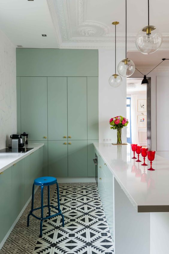 Keuken met een andere kleur plint Keuken met een andere kleur plint
