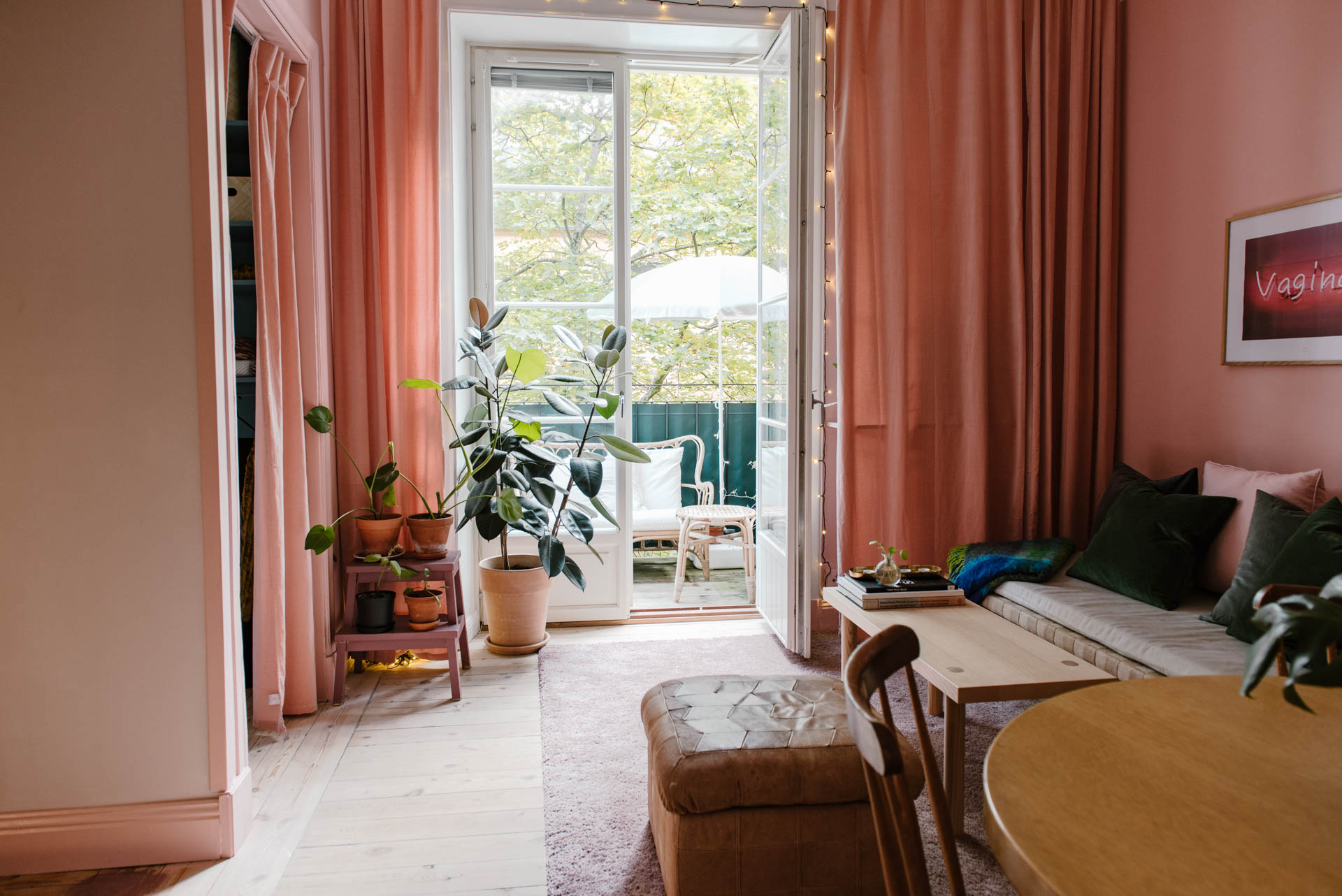 Klein appartement van 29m2 met een roze interieur!