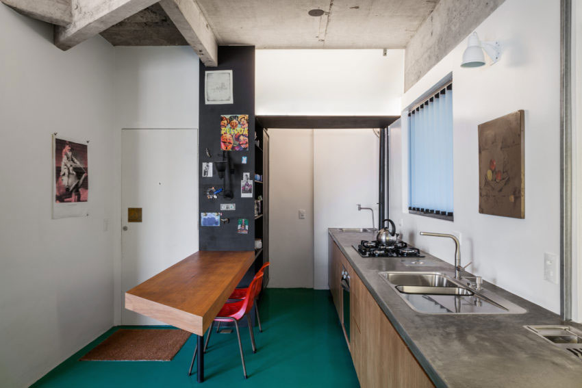 Klein open loft appartement met een groene vloer!