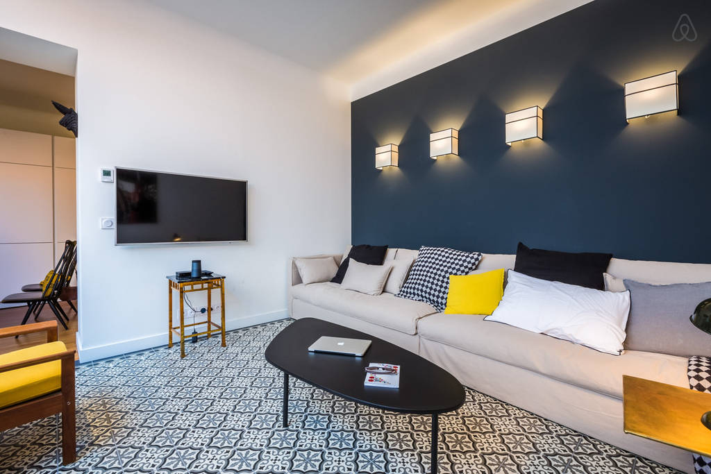 Deze kleine woonkamer uit Zuid Frankrijk is super leuk ingericht!