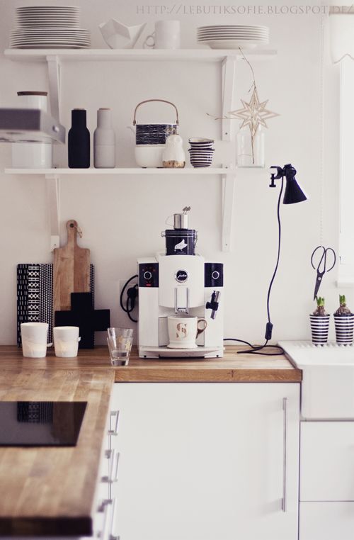 koffiemachine op aanrecht keuken 