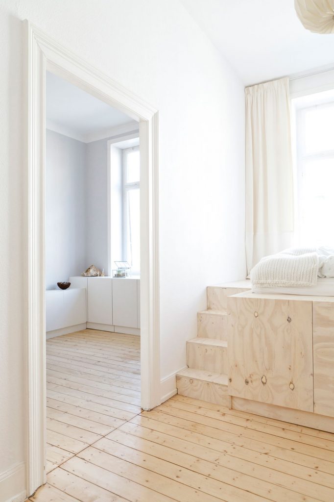 Licht appartement ingericht in de mooie Scandinavische stijl
