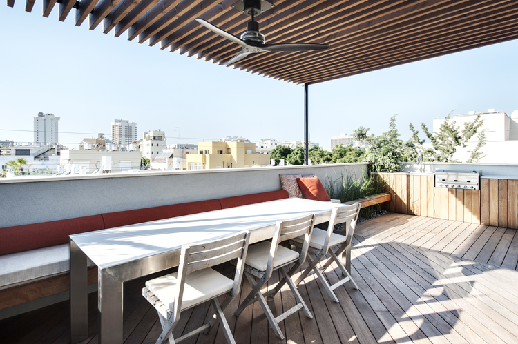 Lounge balkon van een stoer loft appartement Lounge balkon van een stoer loft appartement