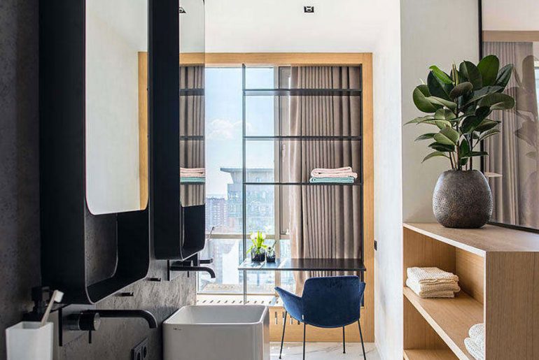 luxe badkamer dubbele wastafels zwarte kranen