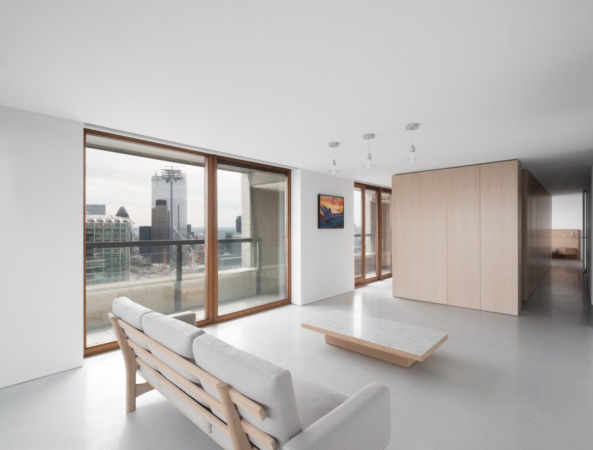minimalistisch interieur enkele meubels