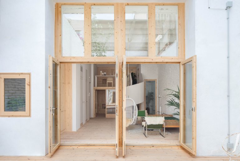 Minimalistische oase tuin in Barcelona