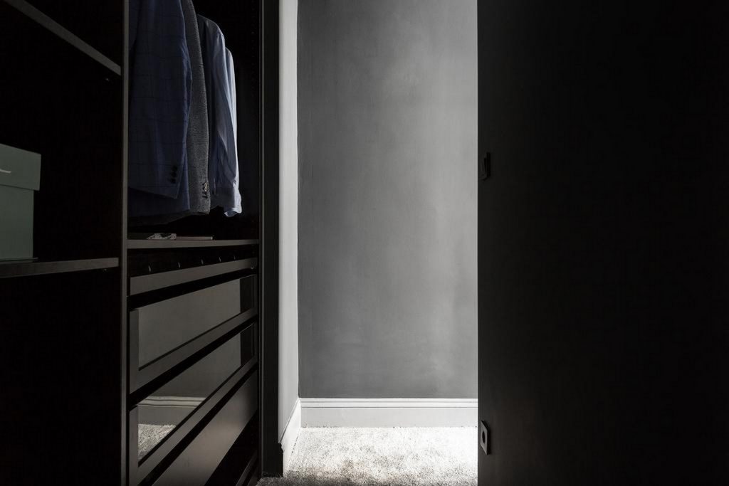 Minimalistische slaapkamer inloopkast combinatie