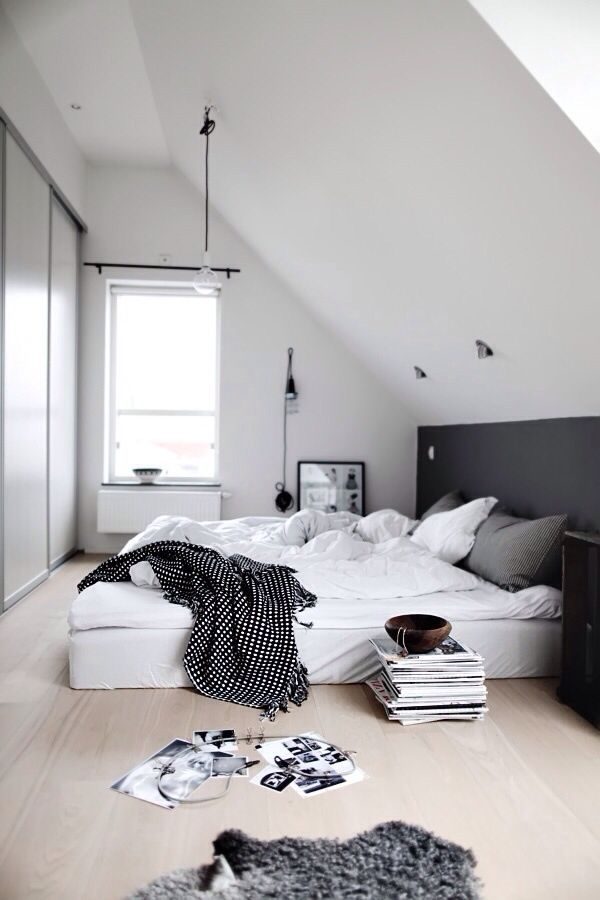 Moderne slaapkamer op zolder