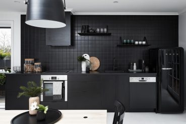 moderne-zwarte-keuken-nord-house-4