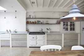 De mooie Scandinavisch getinte keuken van fotograaf Malcolm Menzies