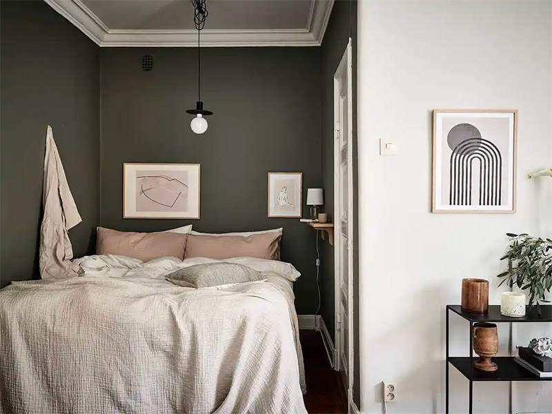 Ook in de slaapkamer kunnen olijfgroene muren een heel mooi idee zijn!